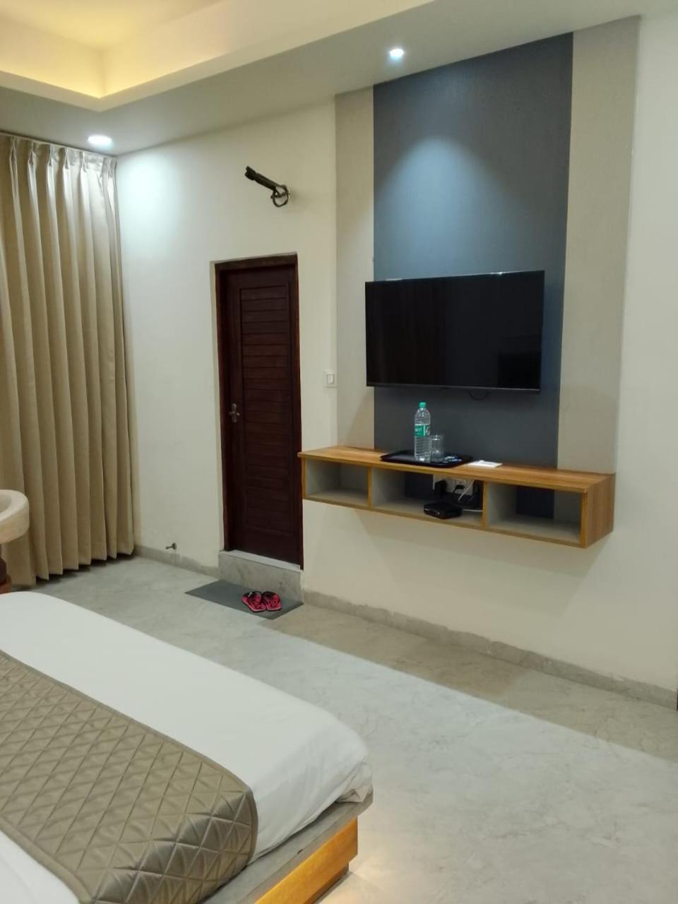 The Grand View Hotel Baijnath ภายนอก รูปภาพ